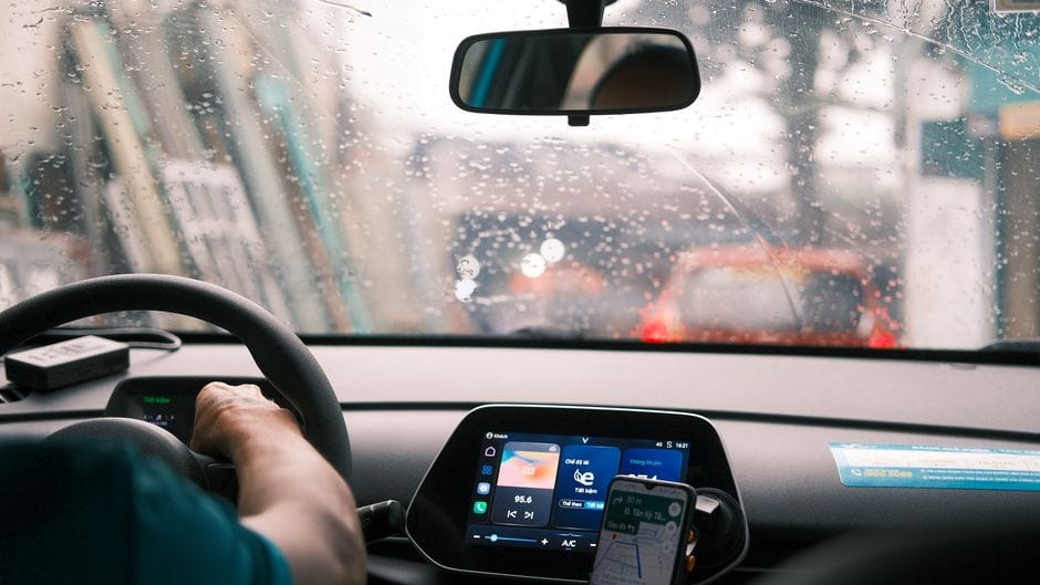 Aquaplaning — jak go unikać i jak reagować