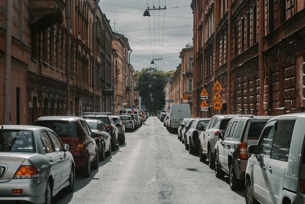 Parkowanie równoległe — technika krok po kroku